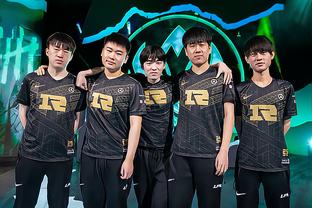 不差钱，阿联酋足协提供5架专机拉球迷去客场看世预赛